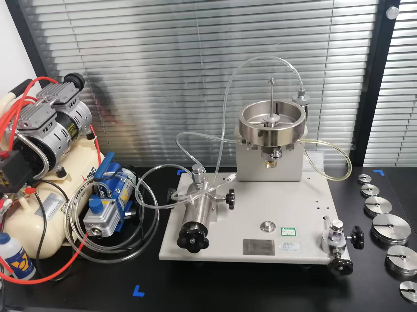 企業(yè)內(nèi)部校準(zhǔn)壓力變送器：活塞式壓力計(jì)選型全攻略（0.075級-0.5級全覆蓋）